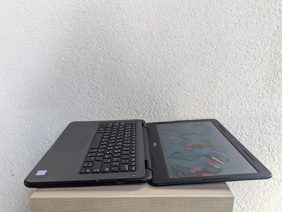 Уцінка! Ноутбук Б/В Dell Latitude 3310, Intel Core i3-8145U, DDR4 8 GB, SSD 128GB, 13" UHD