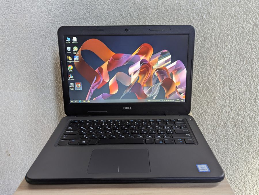 Уцінка! Ноутбук Б/В Dell Latitude 3310, Intel Core i3-8145U, DDR4 8 GB, SSD 128GB, 13" UHD