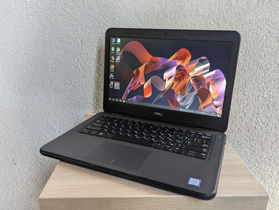 Уцінка! Ноутбук Б/В Dell Latitude 3310, Intel Core i3-8145U, DDR4 8 GB, SSD 128GB, 13" UHD