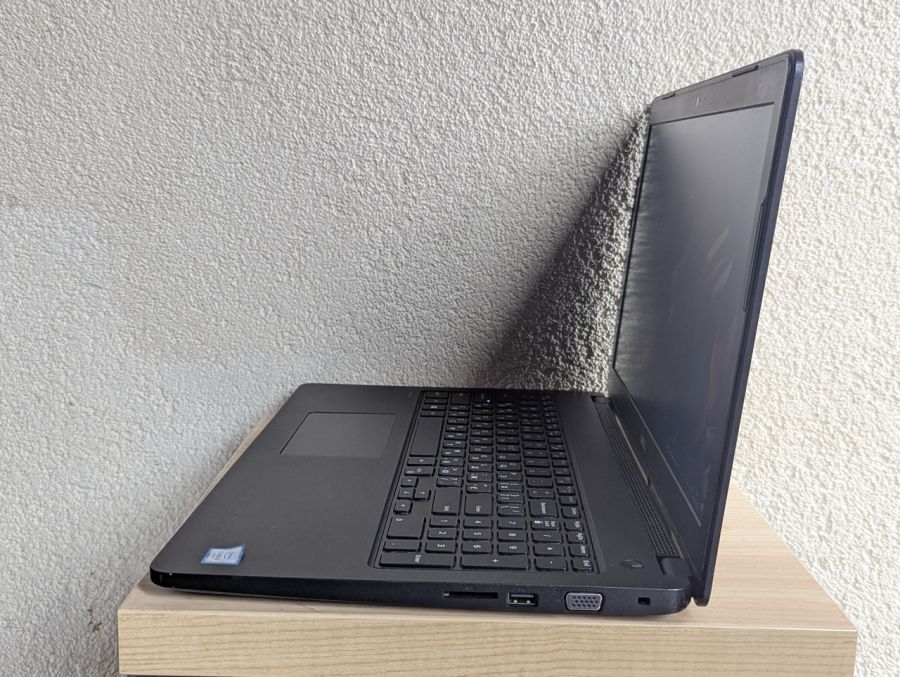 Уцінка! Ноутбук Б/В Dell Latitude 3580, Intel Core i5-6200U, DDR4 8 GB, SSD 128GB, 15.6" HD