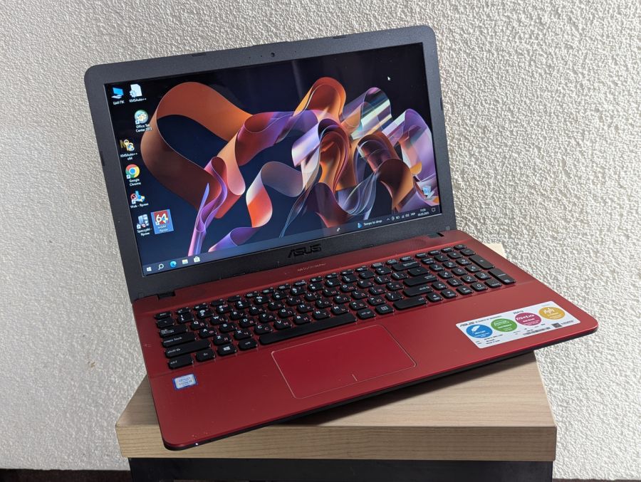Уцінка! Ноутбук Б/В ASUS Vivobook X541U, Intel Core i3-6006U, DDR4 8 GB, SSD 128GB, 15.6" HD