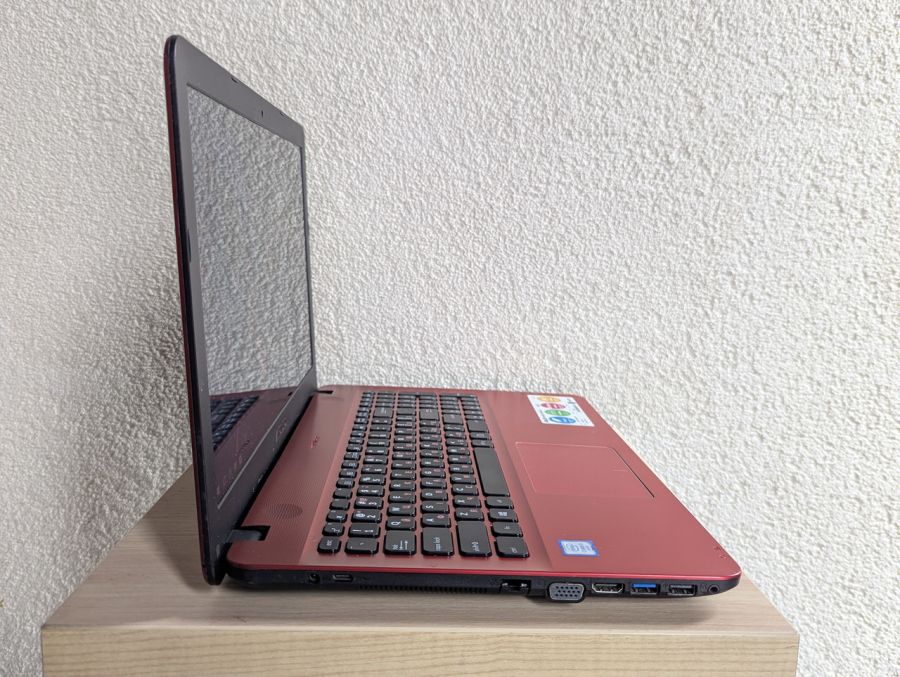 Уцінка! Ноутбук Б/В ASUS Vivobook X541U, Intel Core i3-6006U, DDR4 8 GB, SSD 128GB, 15.6" HD