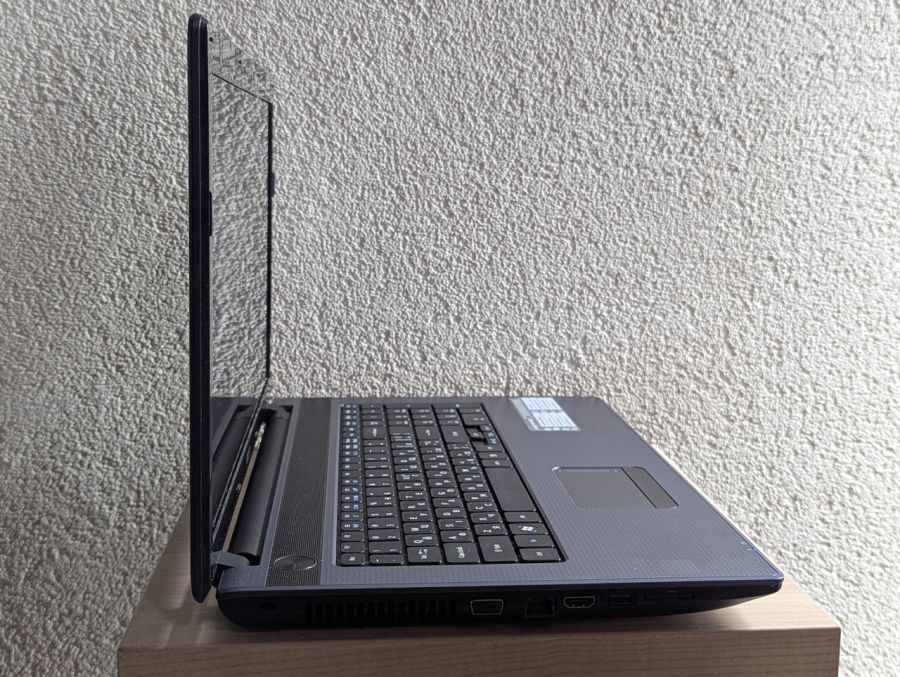 Ноутбук Б/В Acer Aspire 7339, Intel Celeron P4600, DDR3 8 GB, SSD 128GB, 17.3" (1600x900x60Hz)