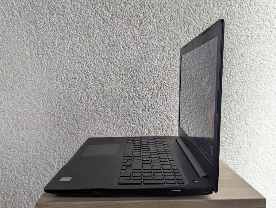 Уцінка! Ноутбук Б/В Dell Latitude 3590, Intel Core i5-8250U, DDR4 16 GB, SSD 256GB, 15.6" Full HD