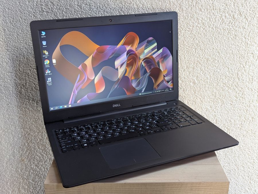 Уцінка! Ноутбук Б/В Dell Latitude 3590, Intel Core i5-8250U, DDR4 16 GB, SSD 128GB + HDD 1TB, 15.6" Full HD