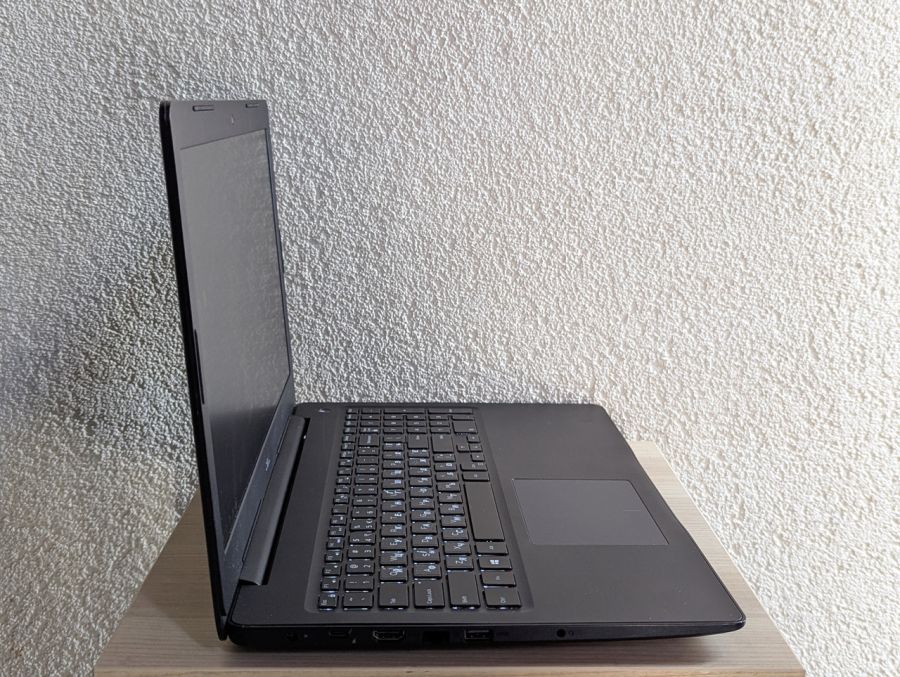 Уцінка! Ноутбук Б/В Dell Latitude 3590, Intel Core i5-8250U, DDR4 16 GB, SSD 128GB + HDD 1TB, 15.6" Full HD