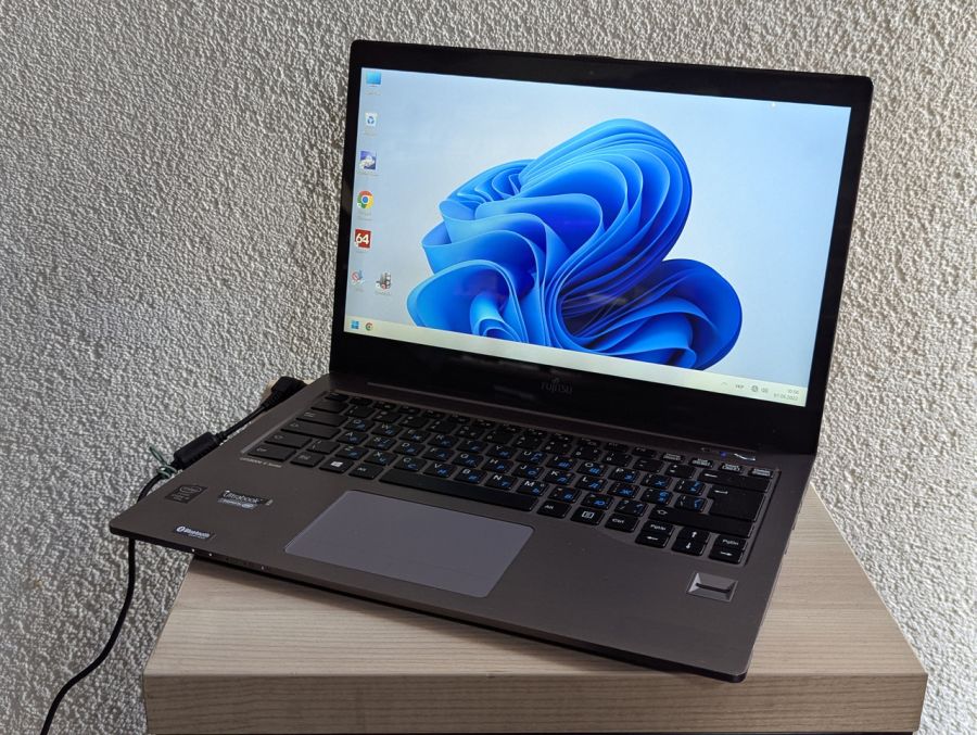 Уцінка! Ноутбук Б/В Fujitsu U904, Intel Core i5-4300U, DDR3 6 GB, SSD 128GB, 14" (3200x1800) Сенсор
