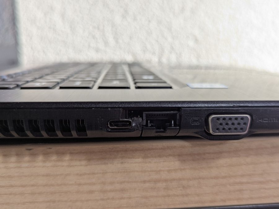 Уцінка! Ноутбук Б/В Acer Aspire E5-774, Intel Core i3-6100U, DDR4 8 GB, SSD 128GB, (1600x900x60Hz)