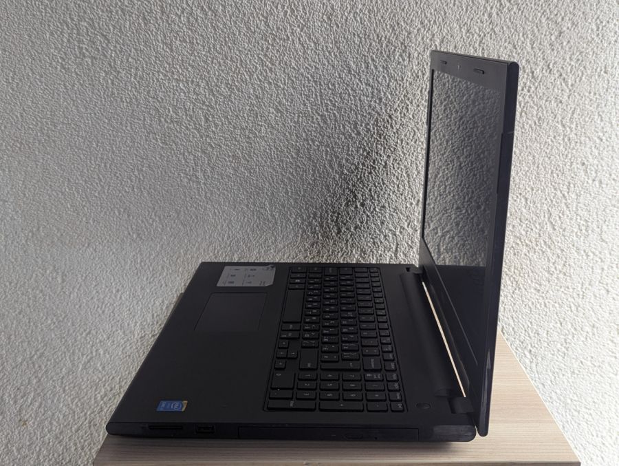 Ноутбук Б/В Dell Vostro 15-3568, Intel Core i3-4005U, DDR4 8 GB, SSD 128GB, 15.6" HD