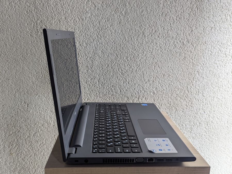 Ноутбук Б/В Dell Vostro 15-3568, Intel Core i3-4005U, DDR4 8 GB, SSD 128GB, 15.6" HD