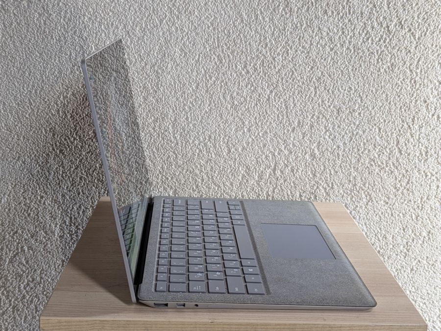 Ноутбук Б/В Microsoft Surface Laptop 2, Intel Core i5-7300U, DDR4 8 GB, SSD 256GB, 14" Full HD Сенсор
