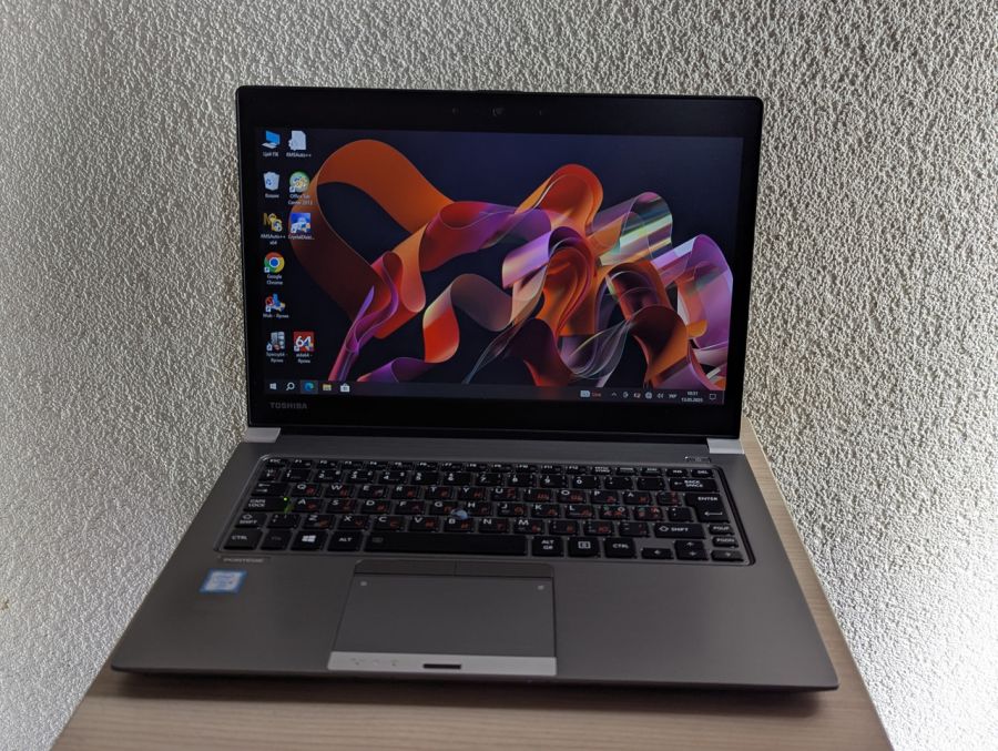 Уцінка! Ноутбук Б/В Toshiba Portege Z30T-C, Intel Core i5-6300U, DDR3 8 GB, SSD 128GB, 13" Full HD Сенсор