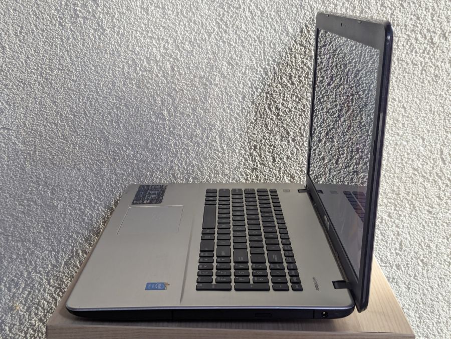 Уцінка! Ноутбук Б/В ASUS R752L, Intel Core i7-4510U, DDR3 12 GB, SSD 128GB, 17.3" (1600x900x60Hz)