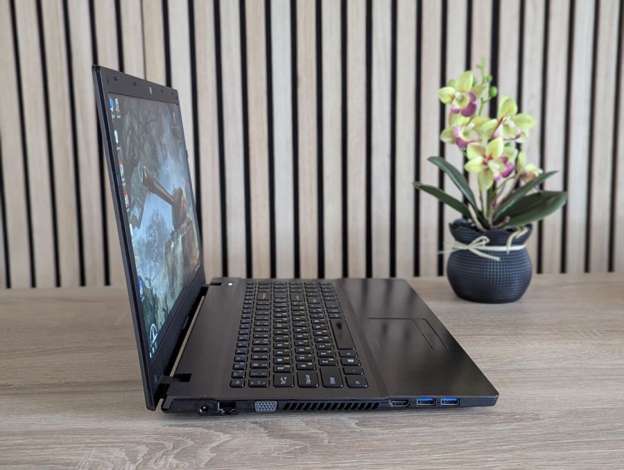 Уцінка! Ноутбук Б/В Clevo W54/55SU1, Intel Core i7-4712MQ, DDR3 8 GB, SSD 128GB, 15.6" Full HD
