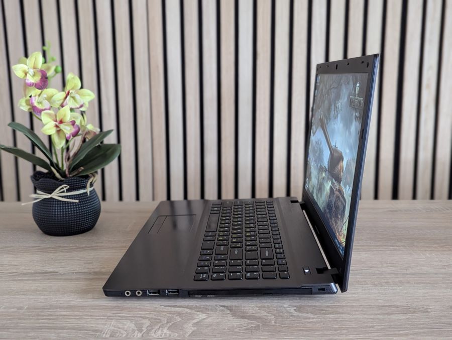 Уцінка! Ноутбук Б/В Clevo W54/55SU1, Intel Core i7-4712MQ, DDR3 8 GB, SSD 128GB, 15.6" Full HD