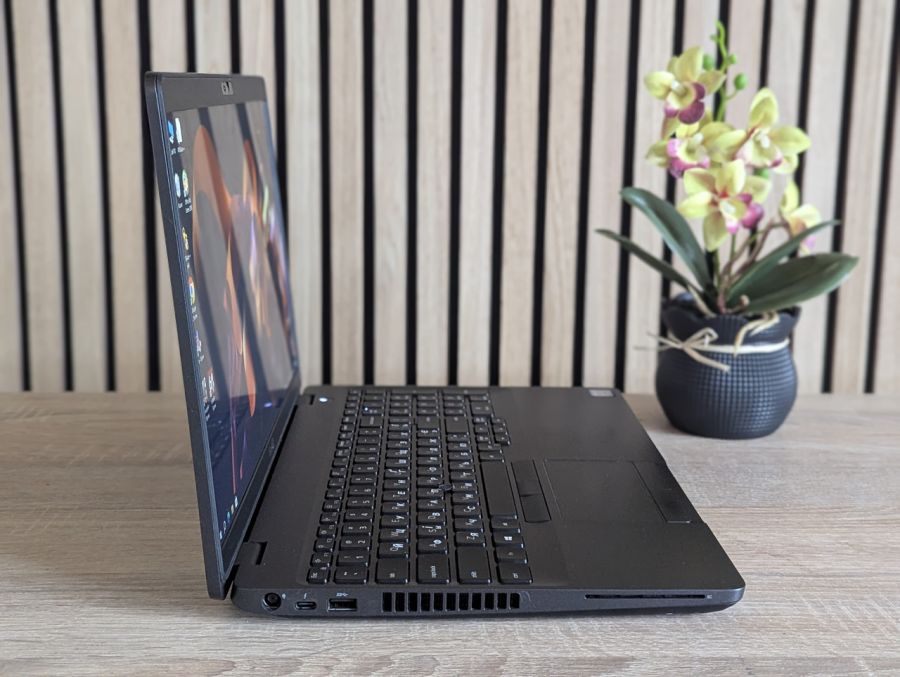 Уцінка! Ноутбук Б/В Dell Latitude 5501, Intel Core i5-9300H, DDR4 16 GB, SSD 256GB, 15.6" Full HD