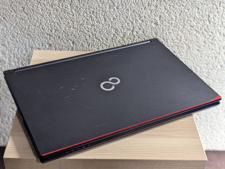 Уцінка! Ноутбук Б/В Fujitsu LifeBook E557, Intel Core i5-7200U, DDR4 8 GB, SSD 128GB, 15.6" HD