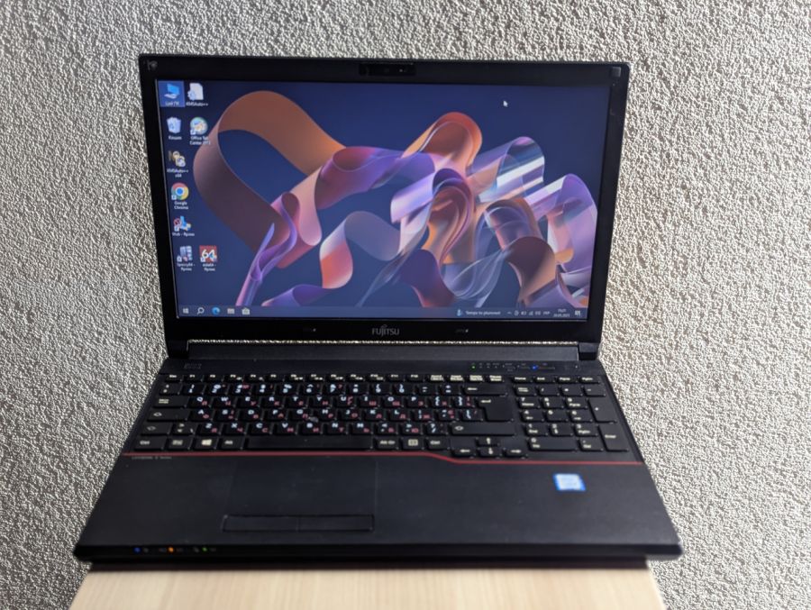 Уцінка! Ноутбук Б/В Fujitsu LifeBook E557, Intel Core i5-7200U, DDR4 8 GB, SSD 128GB, 15.6" HD