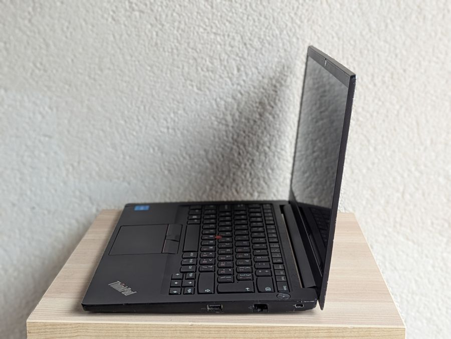 Уцінка! Ноутбук Б/В Lenovo ThinkPad E14, Intel Core i3-11Gen, DDR4 16 GB, SSD 256GB, 14" Full HD
