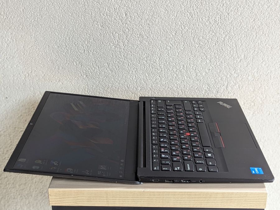 Уцінка! Ноутбук Б/В Lenovo ThinkPad E14, Intel Core i3-11Gen, DDR4 16 GB, SSD 256GB, 14" Full HD