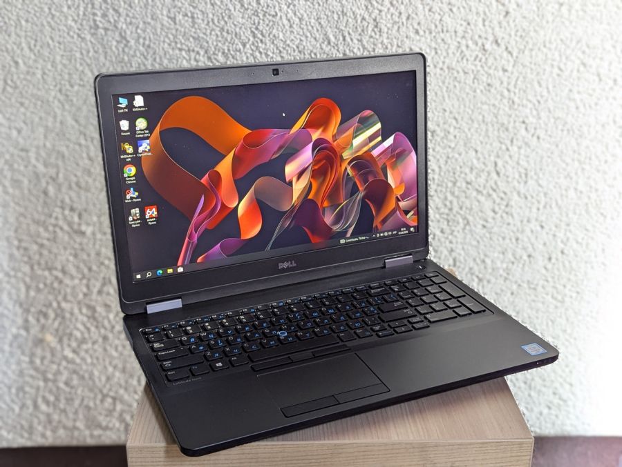Уцінка! Ноутбук Б/В Dell Latitude E5570, Intel Core i5-6300HQ, DDR4 8 GB, SSD 256GB, 15.6" Full HD