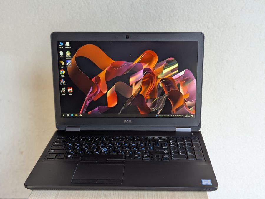 Уцінка! Ноутбук Б/В Dell Latitude E5570, Intel Core i5-6300HQ, DDR4 8 GB, SSD 256GB, 15.6" Full HD