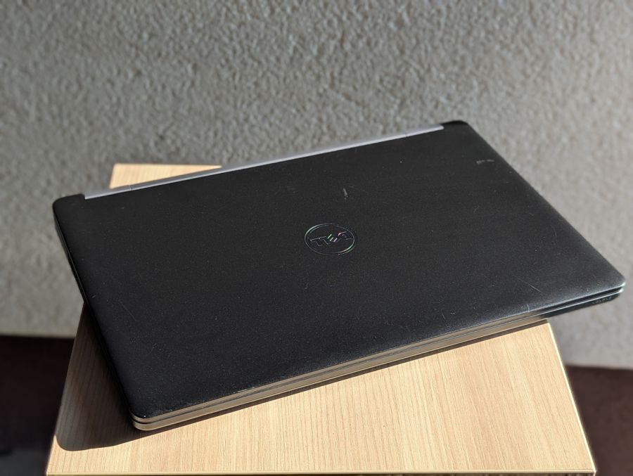 Уцінка! Ноутбук Б/В Dell Latitude E5570, Intel Core i5-6300HQ, DDR4 8 GB, SSD 256GB, 15.6" Full HD