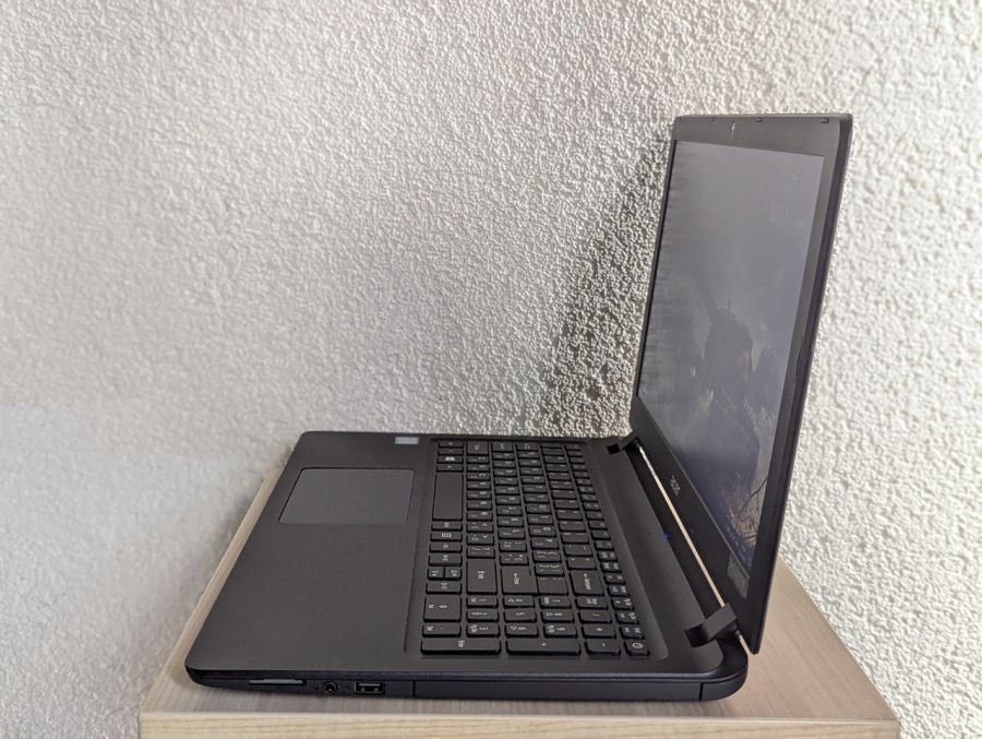 Ноутбук Б/В Acer Extensa 2540, Intel Core i3-6006U, DDR3 8 GB, SSD 128GB, 15.6" Full HD (1920x1080)