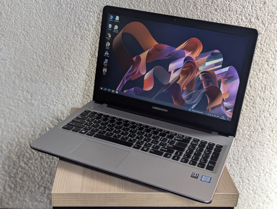 Уцінка! Ноутбук Б/В Medion Akoya E6422, Intel Core i5-6200U, DDR3 8 GB, SSD 128GB + HDD 1TB, 15.6" Full HD