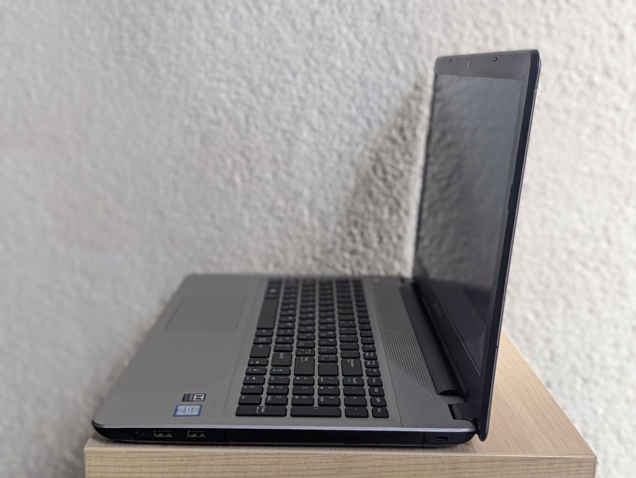 Уцінка! Ноутбук Б/В Medion Akoya E6422, Intel Core i5-6200U, DDR3 8 GB, SSD 128GB + HDD 1TB, 15.6" Full HD