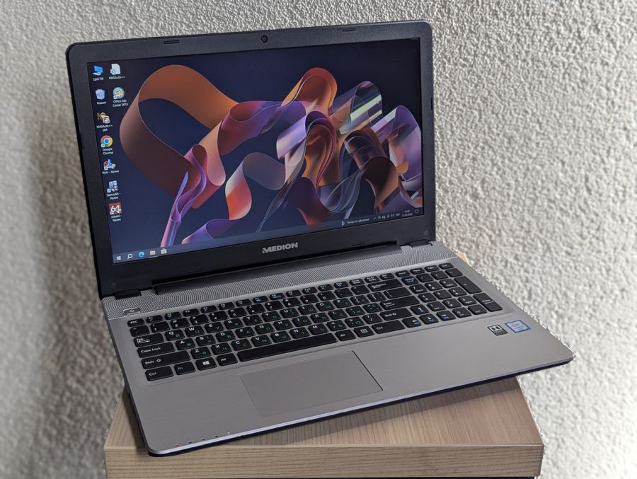 Уцінка! Ноутбук Б/В Medion Akoya E6422, Intel Core i5-6200U, DDR3 8 GB, SSD 128GB + HDD 1TB, 15.6" Full HD