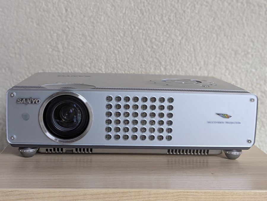 Б/В Проєктор SANYO plc-se20a