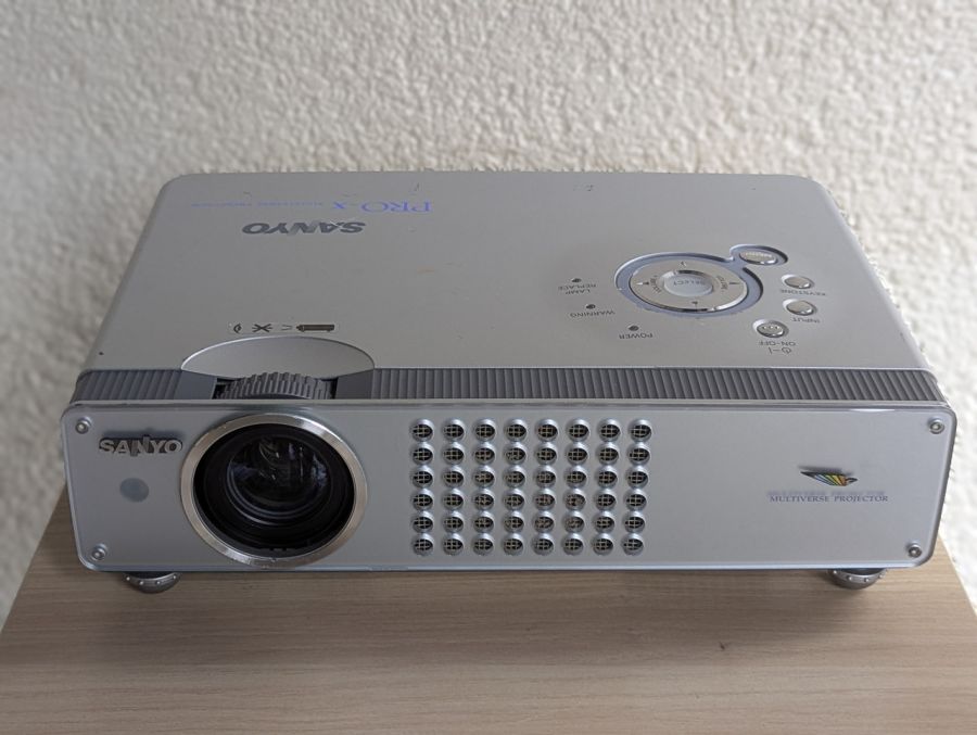 Б/В Проєктор SANYO plc-se20a