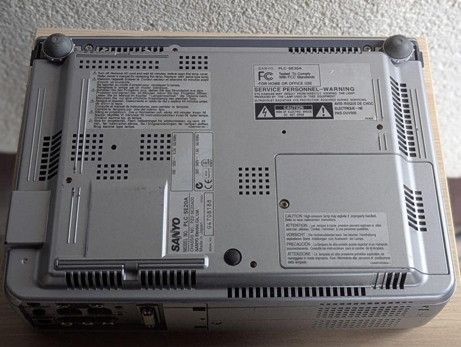 Б/В Проєктор SANYO plc-se20a