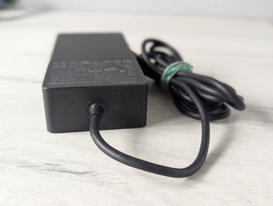 Б/В Microsoft surface 1749 90W 7.4x5.0