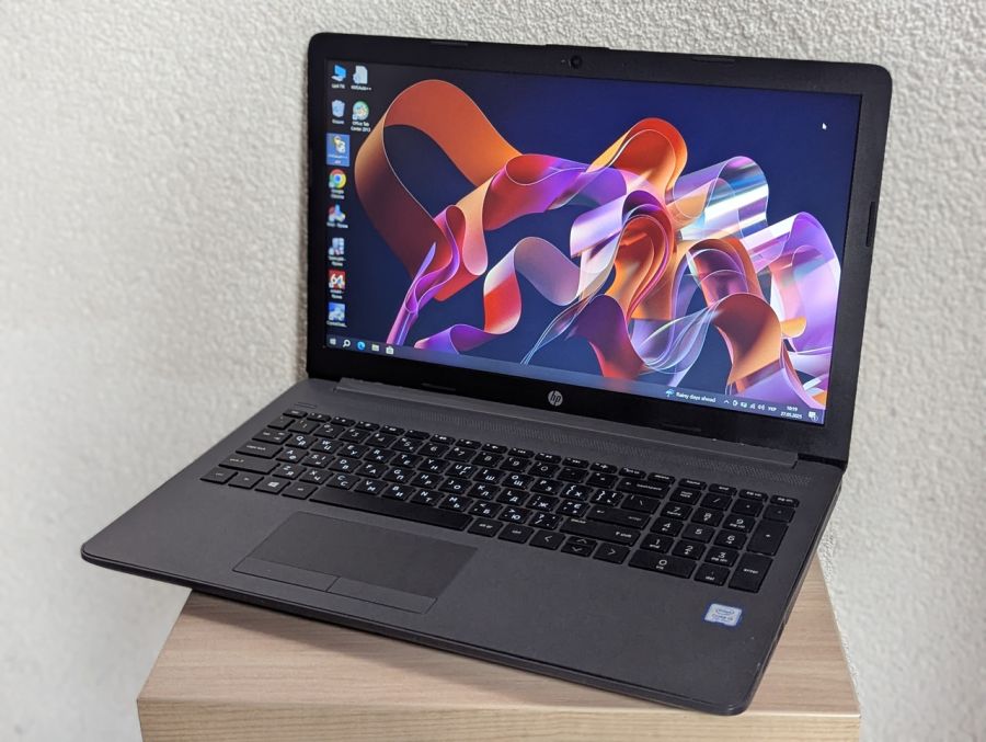 Уцінка! Ноутбук Б/В HP Notebook 250 G7, Intel Core i3-7020U, DDR4 8 GB, SSD 128GB, 15.6" HD