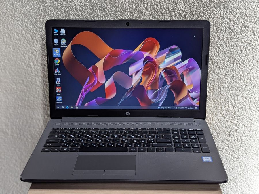 Уцінка! Ноутбук Б/В HP Notebook 250 G7, Intel Core i3-7020U, DDR4 8 GB, SSD 128GB, 15.6" HD