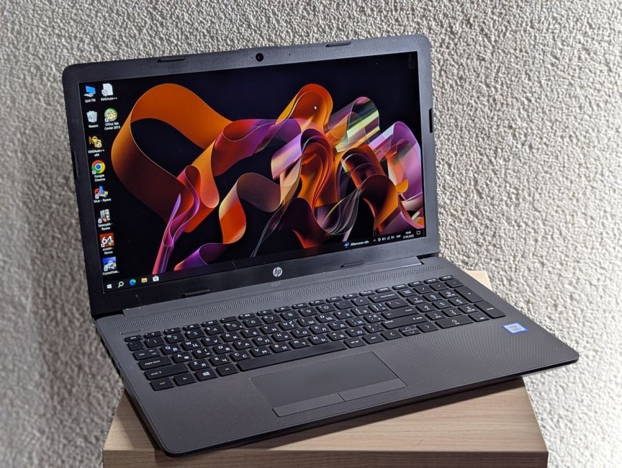 Уцінка! Ноутбук Б/В HP Notebook 250 G7, Intel Core i3-7020U, DDR4 8 GB, SSD 128GB, 15.6" Full HD