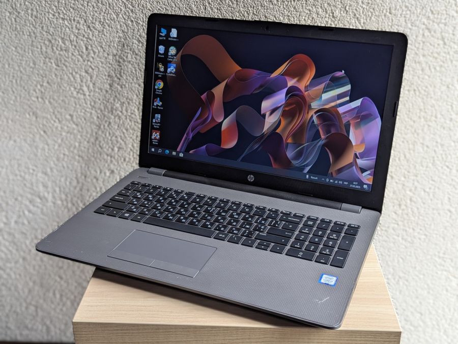 Уцінка! Ноутбук Б/В HP 250 G6, Intel Core i3-7020U, DDR4 8 GB, SSD 128GB, 15.6" HD