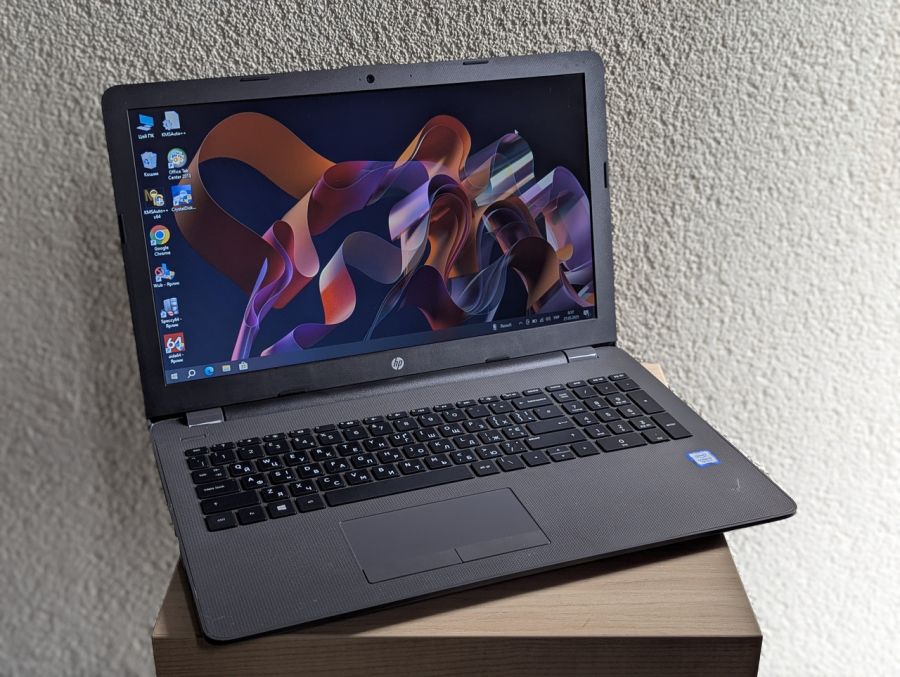 Уцінка! Ноутбук Б/В HP 250 G6, Intel Core i3-7020U, DDR4 8 GB, SSD 128GB, 15.6" HD
