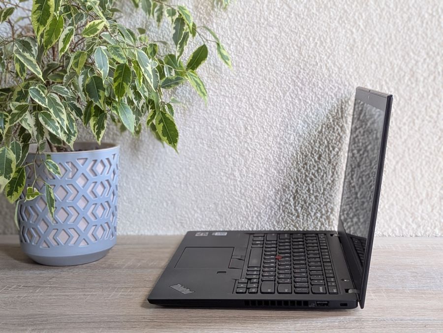 Уцінка! Ноутбук Б/В Lenovo ThinkPad X13, AMD Ryzen 5 PRO 4650U, DDR4, SSD 512GB, AMD Radeon Graphics, 13" Full HD