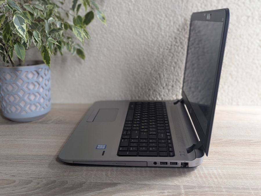 Уцінка! Ноутбук Б/В HP ProBook 450 G3, Intel Core i5-6200U, DDR3 8 GB, SSD 128GB, AMD Radeon R7 M340 2Gb, 15.6" Full HD