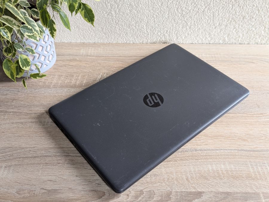 Уцінка! Ноутбук Б/В HP Notebook 255 G7, AMD Ryzen 3 2200U, DDR4 8 GB, SSD 256GB, AMD Radeon Vega, 15.6" Full HD
