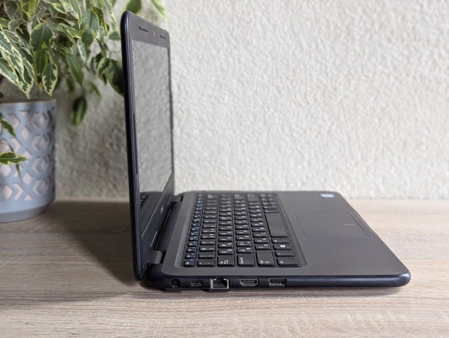 Ноутбук Б/В Dell Latitude 3300, Intel Core i3-7020U, DDR4 8 GB, SSD 128GB, 13" Full HD Сенсор