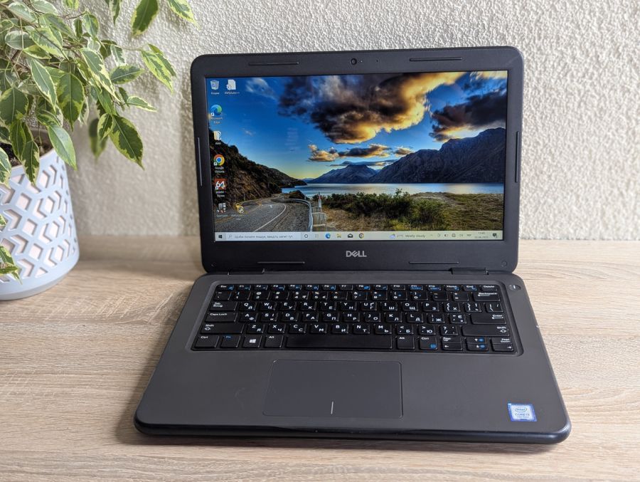 Ноутбук Б/В Dell Latitude 3300, Intel Core i3-7020U, DDR4 8 GB, SSD 128GB, 13" Full HD Сенсор