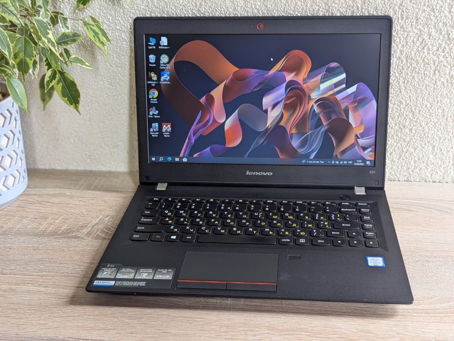 Ноутбук Б/В Lenovo E31-80, Intel Core i5-6200U, DDR3 8GB, SSD 128GB, 13" HD