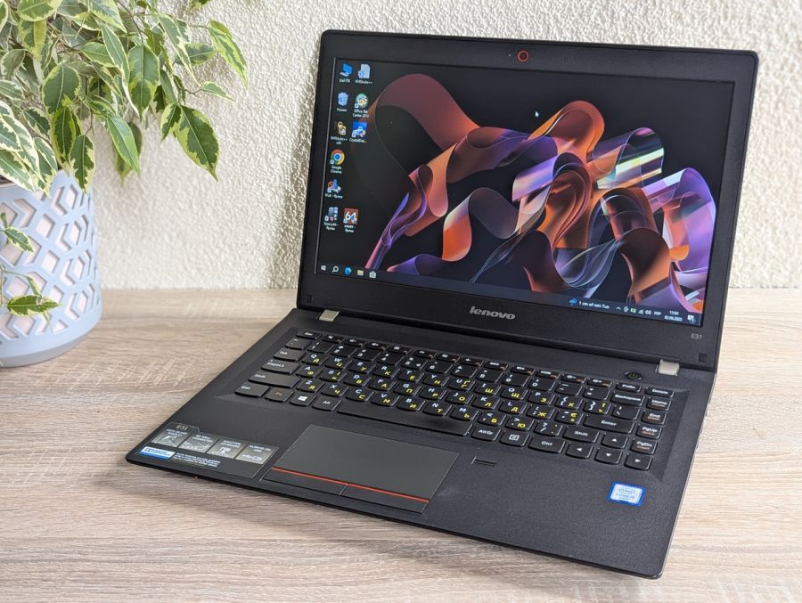 Ноутбук Б/В Lenovo E31-80, Intel Core i5-6200U, DDR3 8GB, SSD 128GB, 13" HD