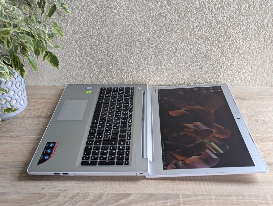 Уцінка! Ноутбук Б/В Lenovo 510-15ISK, Intel Core i7-6500U, DDR4 12 GB, SSD 256GB, NVIDIA GeForce 940MX 2 Gb, 15" Full HD