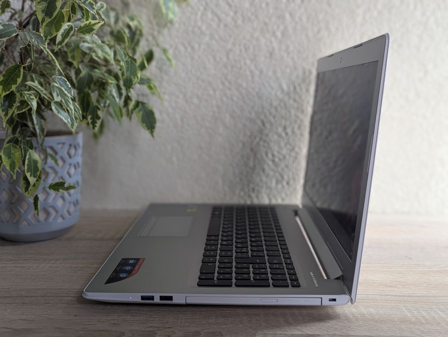 Уцінка! Ноутбук Б/В Lenovo 510-15ISK, Intel Core i7-6500U, DDR4 12 GB, SSD 256GB, NVIDIA GeForce 940MX 2 Gb, 15" Full HD
