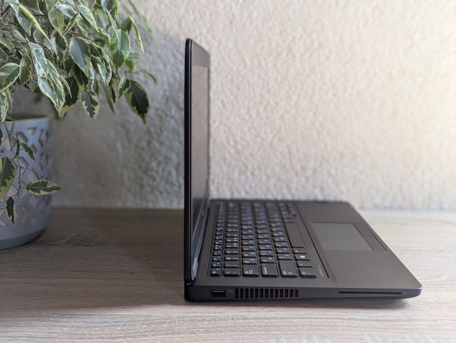 Ноутбук Б/В Dell Latitude E5270, Intel Core i5-6200U, DDR4 16 GB, SSD 256GB, 12" HD
